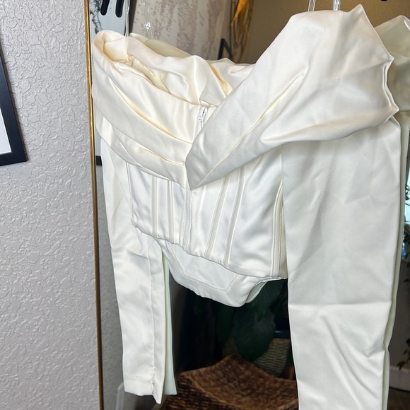 House of CB ‘Evita’ Ivory Satin Off Shoulder Draped Corset NWOT - Picture 13 of 13